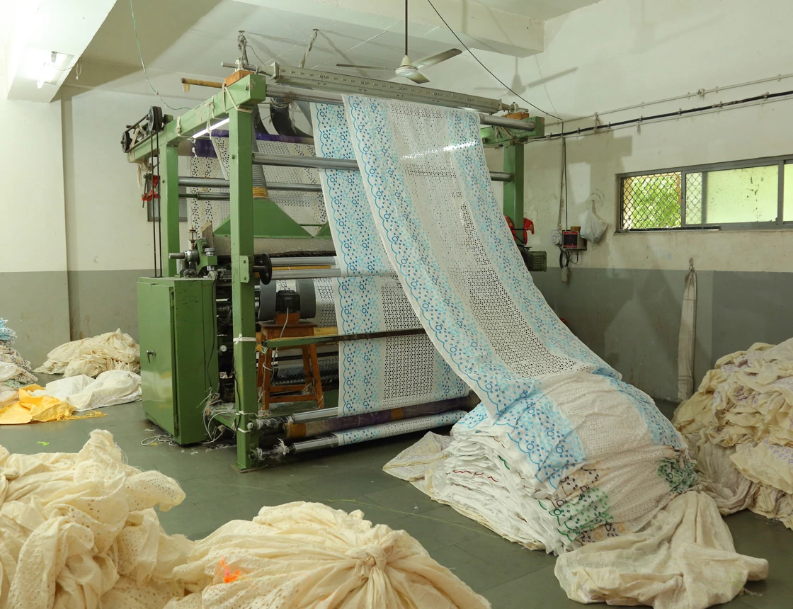 schiffli embroidery machine